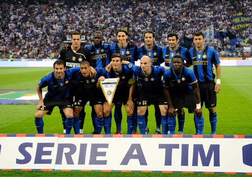 足球中超球队旅程曝光，航班延误引不满（中超球队行程曝光，航班延误惹不满）