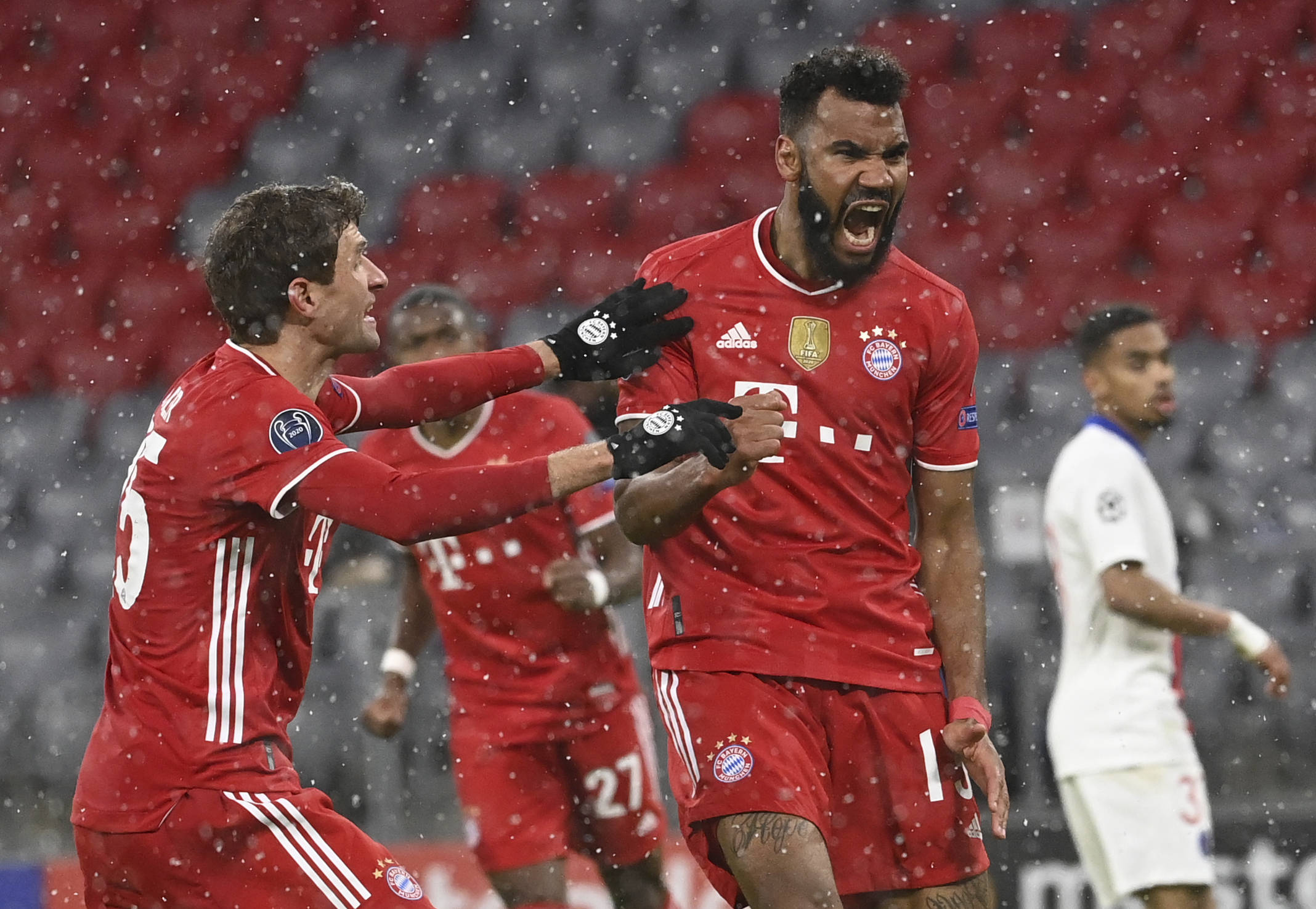 恩里克：裁判只给卡马拉黄牌？只能说舍瓦利耶很幸运没受大伤（恩里克质疑仅罚卡马拉黄牌：舍瓦利耶幸运未受重伤）