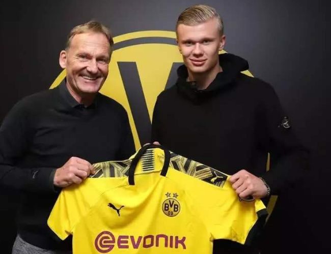 三代校友聚绿茵 上海交大的这一场校友足球赛乐趣多（上海交大三代校友会师绿茵，校友足球赛精彩不断）