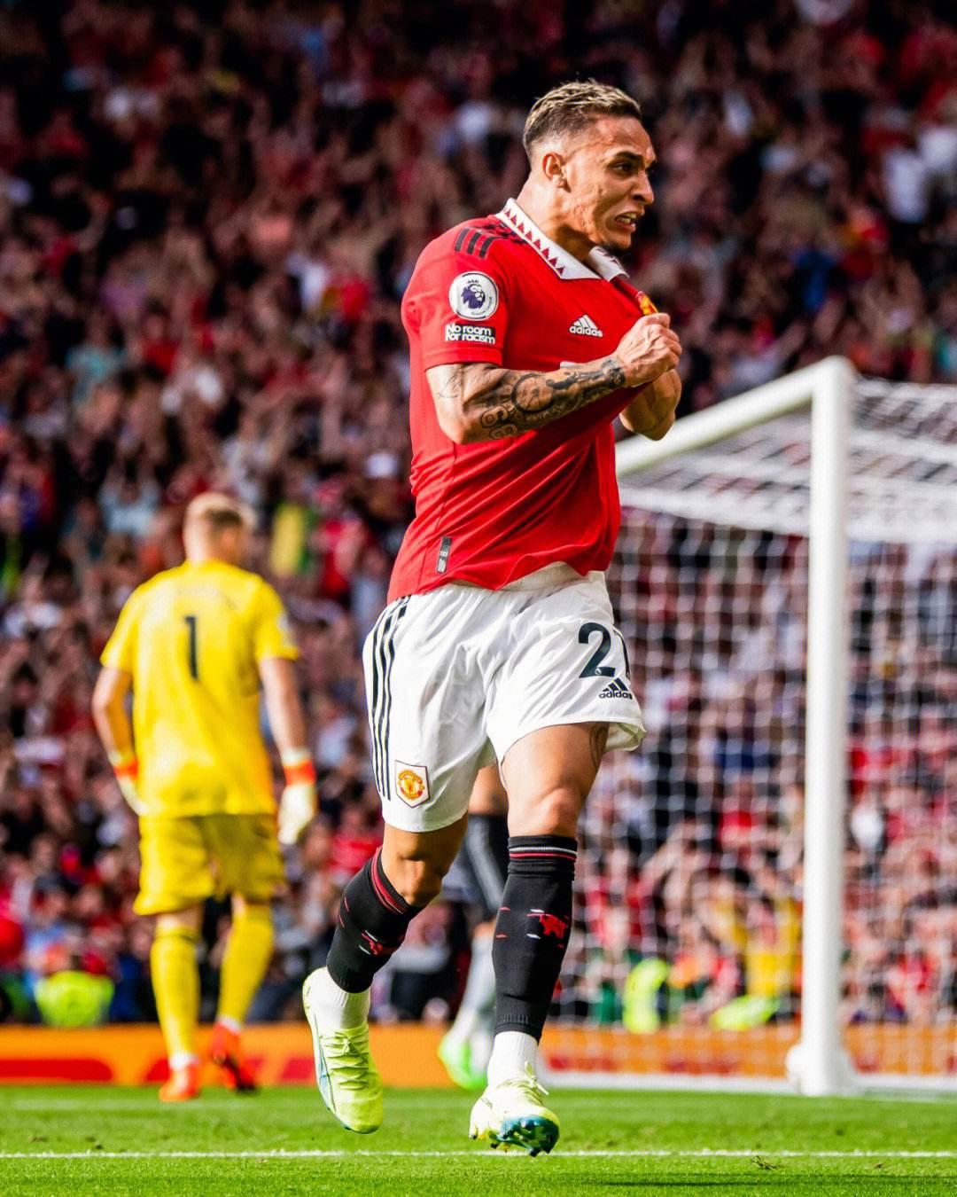 发布仅4个小时后，梅西造访诺坎普社媒动态点赞已突破1000万（发布4小时，梅西造访诺坎普动态点赞突破千万）