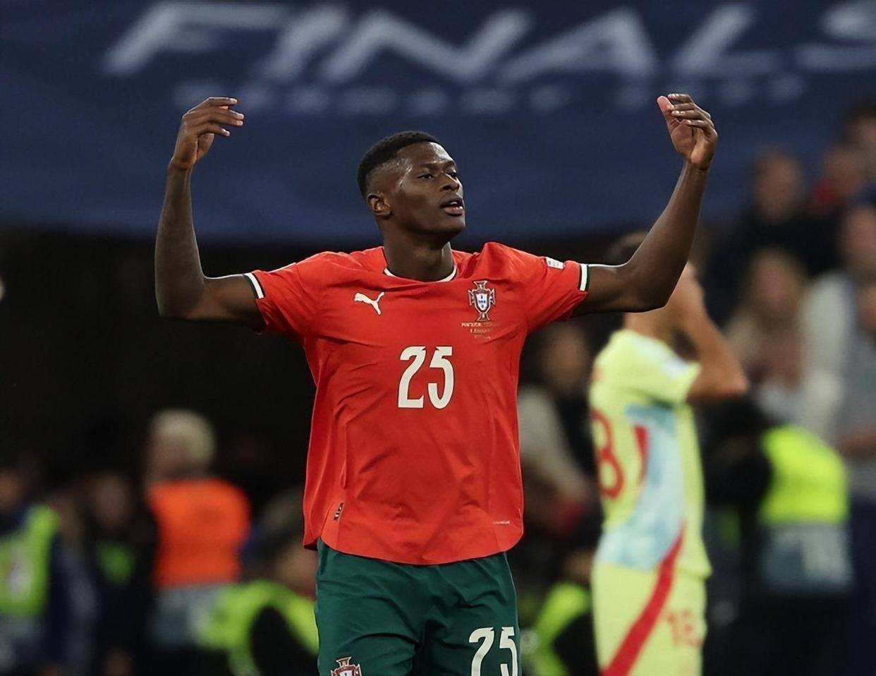 信使报：拜仁二队中场哈维尔-费尔南德斯已被推荐给拉齐奥（信使报称：拜仁二队中场哈维尔-费尔南德斯被推荐至拉齐奥）