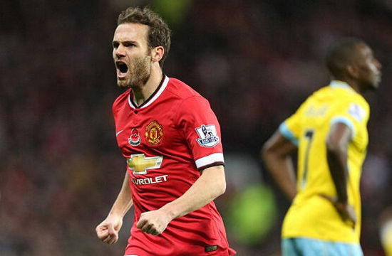 贝克汉姆的球队夺冠，全家相拥庆祝，14岁金发小七很夺目（贝克汉姆球队加冕冠军，一家相拥同庆，14岁金发小七成焦点）