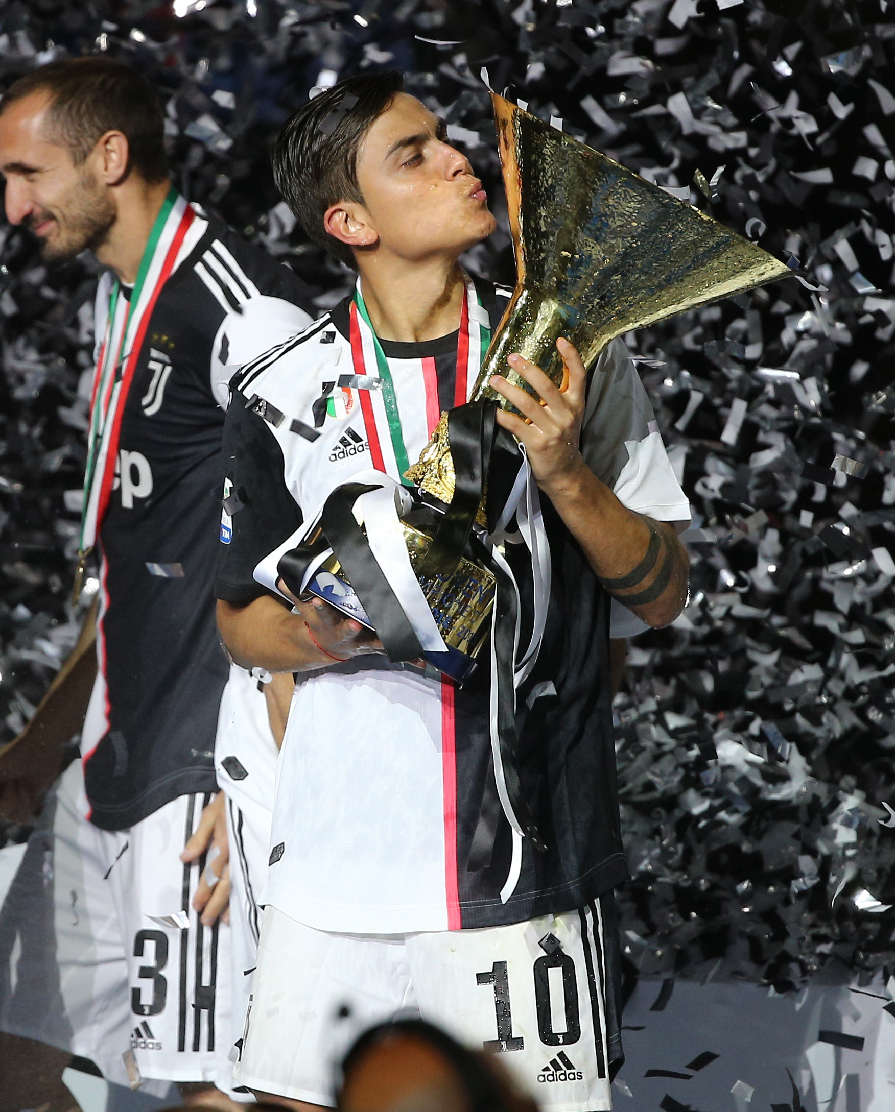 媒体人：邵佳一执教国足后，李昊成为接班颜骏凌的最热门人选（媒体称：邵佳一接掌国足后，李昊被视为颜骏凌接班的头号热门）