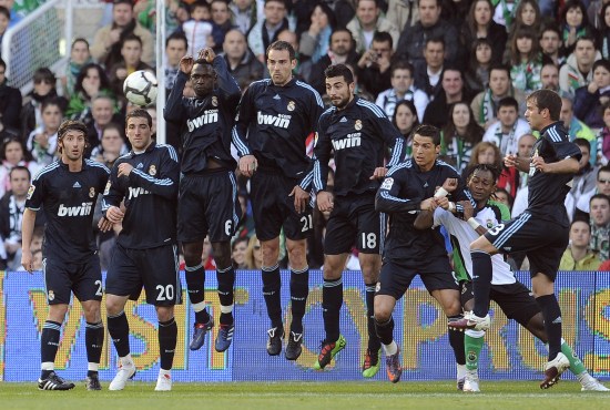 德转本赛季全球主场场均上座TOP25：多特拜仁前二，英博第19（德转盘点本季全球主场场均上座人数TOP25：多特、拜仁包揽前二，英博第19）